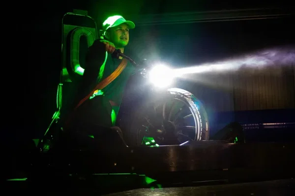 Posta7 innovatie: Drift Kart Battle — Driften in het donker met lichtgevende targets