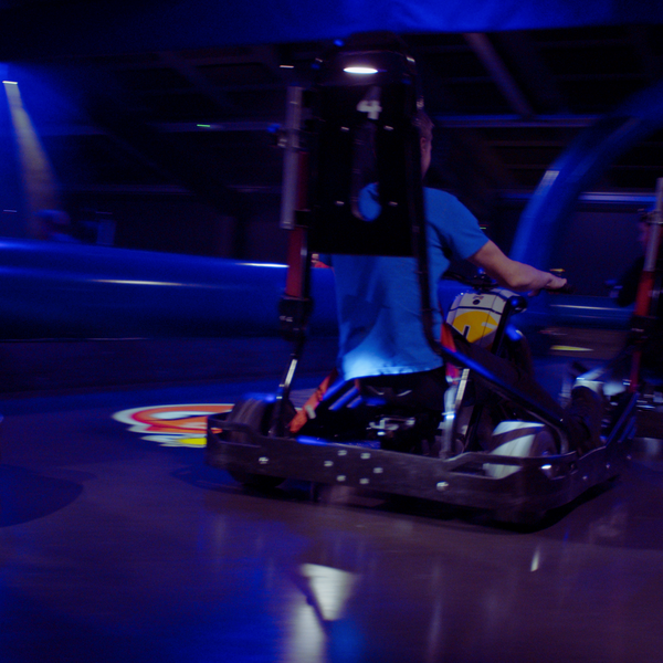 Posta7 innovatie: Drift Kart Battle, Driften in het donker met bommen en muntjes