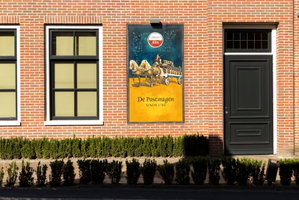 Groene voordeur van De Postwagen met het Amstel-reclamebord De Postwagen sinds 1780