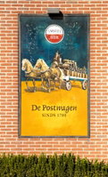 Reclamebord De Postwagen sinds 1780 met paarden en postkoets aan de gevel