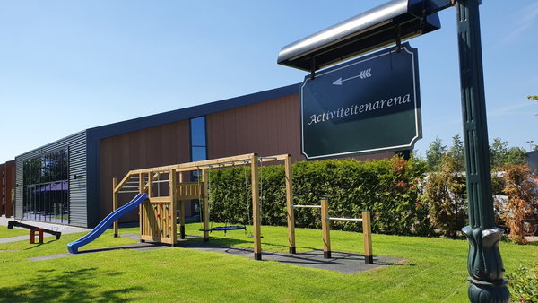 Bord Activiteitenarena met de speeltuin voor de hal van Posta7